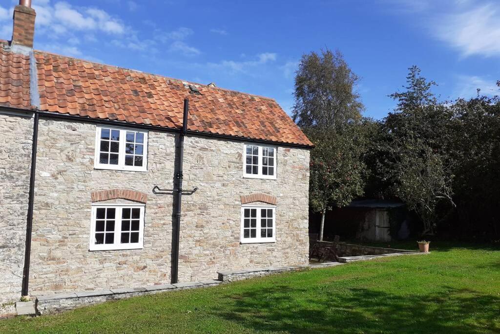 Characterful Cottage Adjacent To An Orchard Brockley Kültér fotó